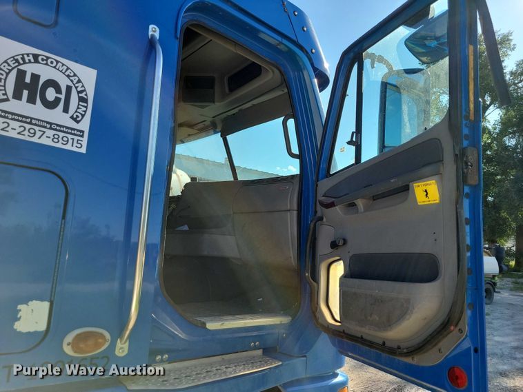 image for item DX7421 2007 Freightliner Argosy flatbed truck