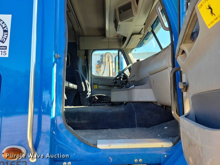 image for item DX7421 2007 Freightliner Argosy flatbed truck