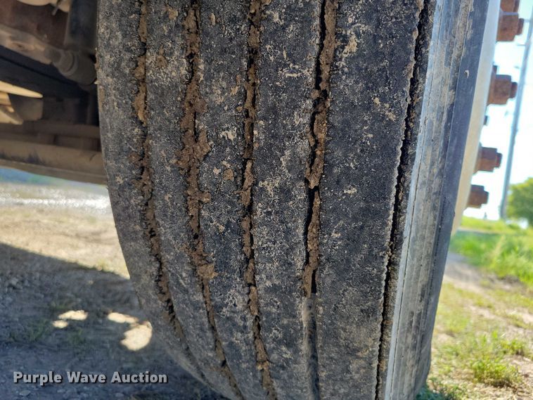 image for item DX7421 2007 Freightliner Argosy flatbed truck