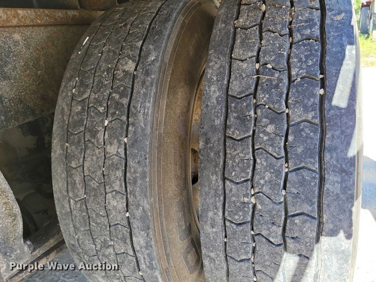 image for item DX7421 2007 Freightliner Argosy flatbed truck