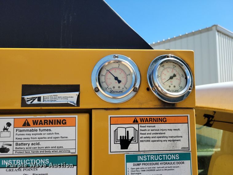 image for item DX7422 2015 Ford F550 Super Duty XL Crew Cab vacuum truck