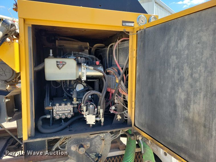 image for item DX7422 2015 Ford F550 Super Duty XL Crew Cab vacuum truck