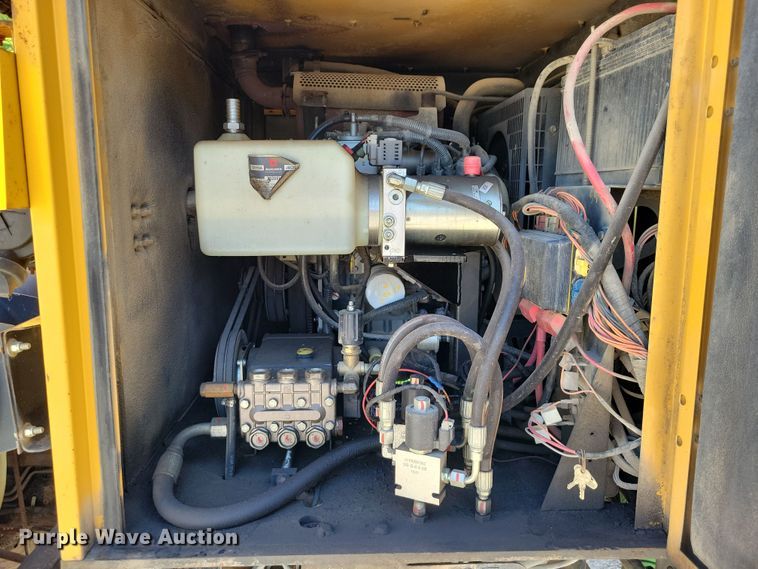 image for item DX7422 2015 Ford F550 Super Duty XL Crew Cab vacuum truck