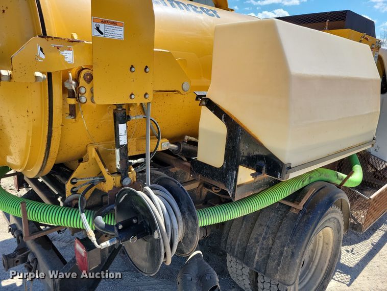 image for item DX7422 2015 Ford F550 Super Duty XL Crew Cab vacuum truck