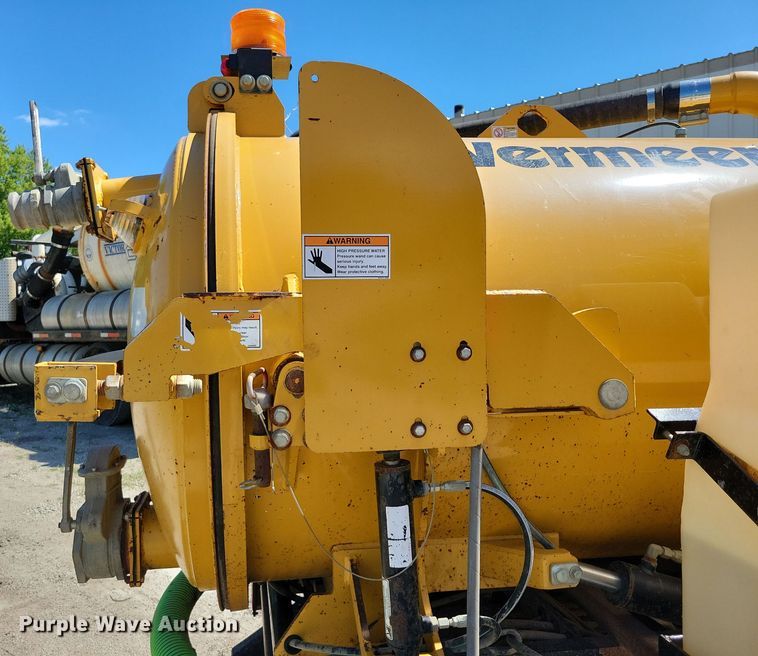 image for item DX7422 2015 Ford F550 Super Duty XL Crew Cab vacuum truck