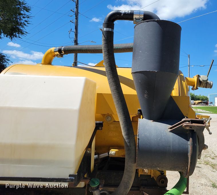 image for item DX7422 2015 Ford F550 Super Duty XL Crew Cab vacuum truck