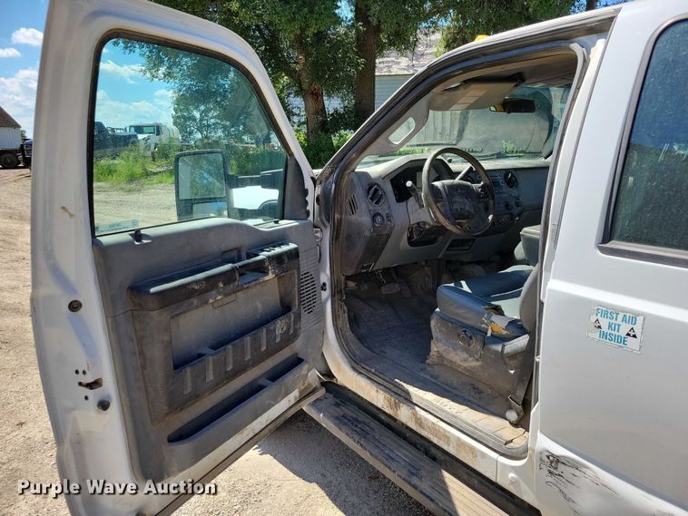 image for item DX7422 2015 Ford F550 Super Duty XL Crew Cab vacuum truck