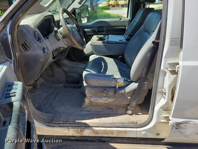 image for item DX7422 2015 Ford F550 Super Duty XL Crew Cab vacuum truck