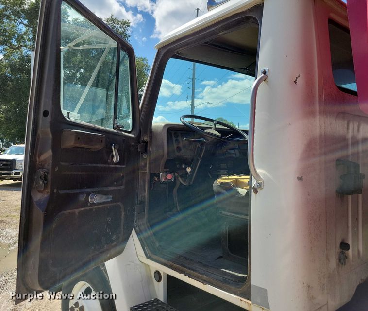 image for item DX7424 1989 International S2100 dump truck