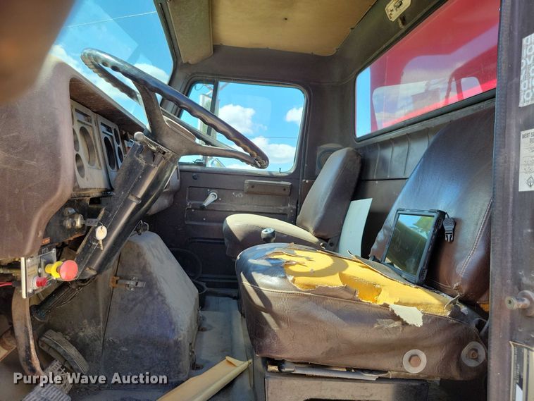 image for item DX7424 1989 International S2100 dump truck