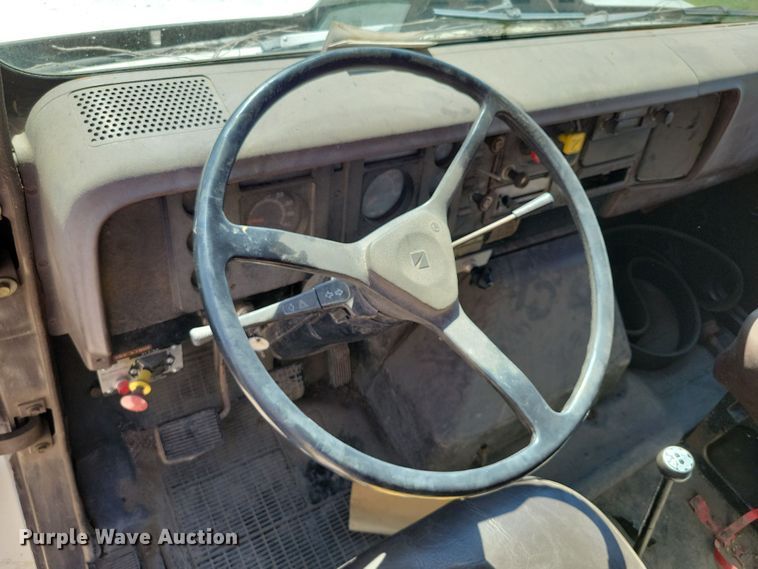 image for item DX7424 1989 International S2100 dump truck