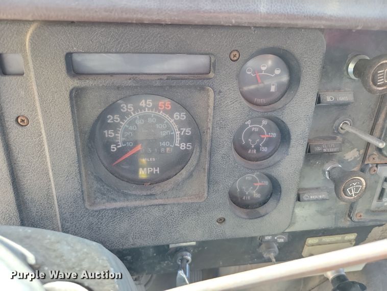 image for item DX7424 1989 International S2100 dump truck