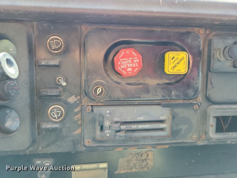 image for item DX7424 1989 International S2100 dump truck