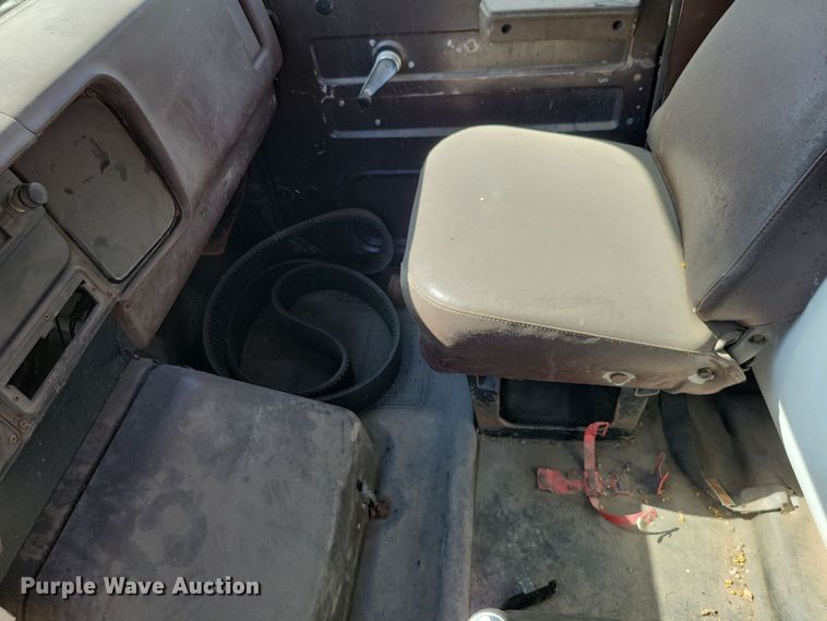 image for item DX7424 1989 International S2100 dump truck