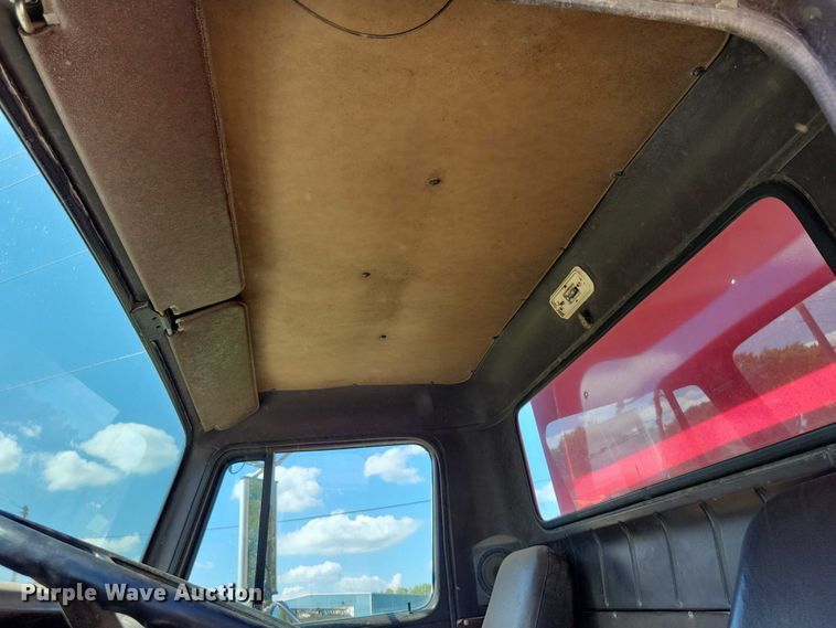 image for item DX7424 1989 International S2100 dump truck