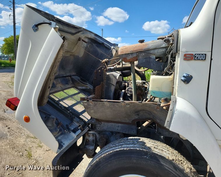 image for item DX7424 1989 International S2100 dump truck