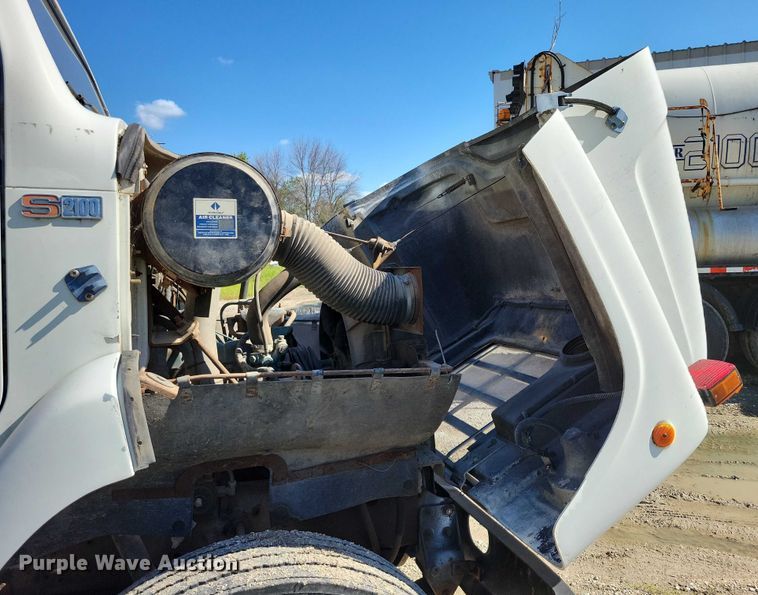 image for item DX7424 1989 International S2100 dump truck