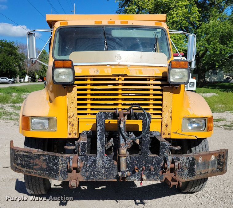 image for item DX7425 1996 International 4900 dump truck