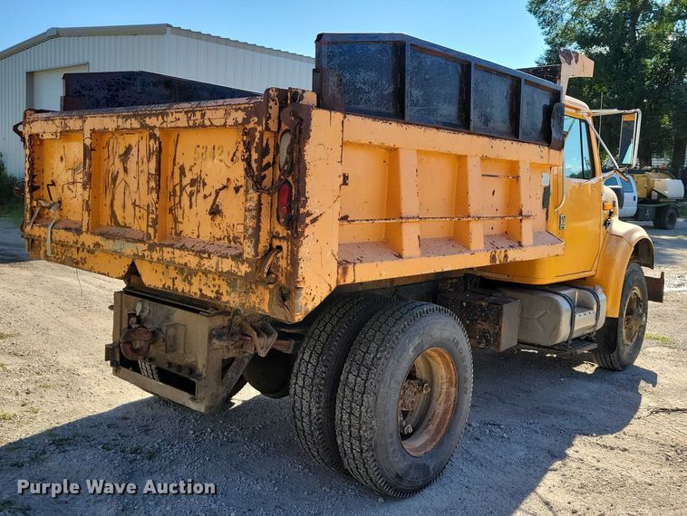 image for item DX7425 1996 International 4900 dump truck