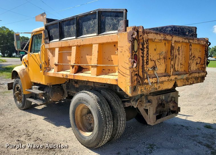 image for item DX7425 1996 International 4900 dump truck
