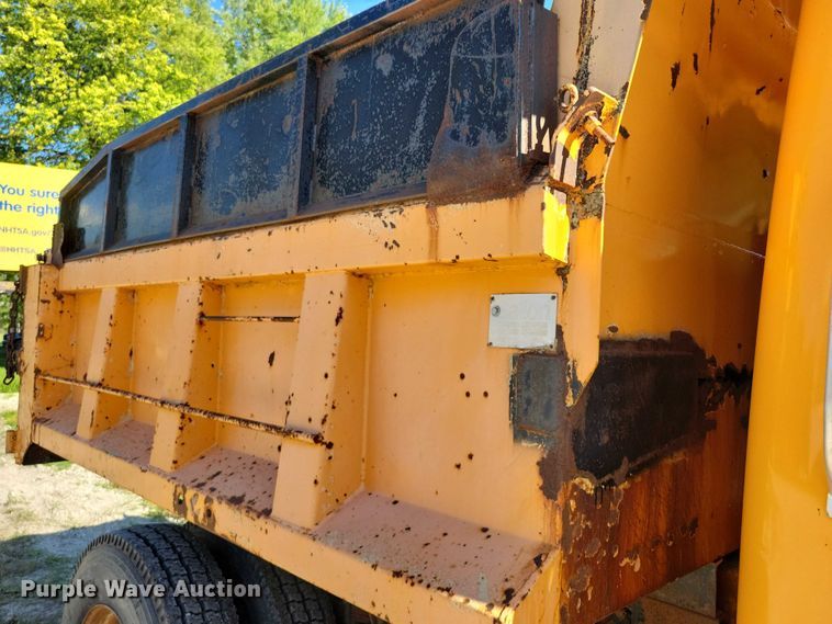 image for item DX7425 1996 International 4900 dump truck