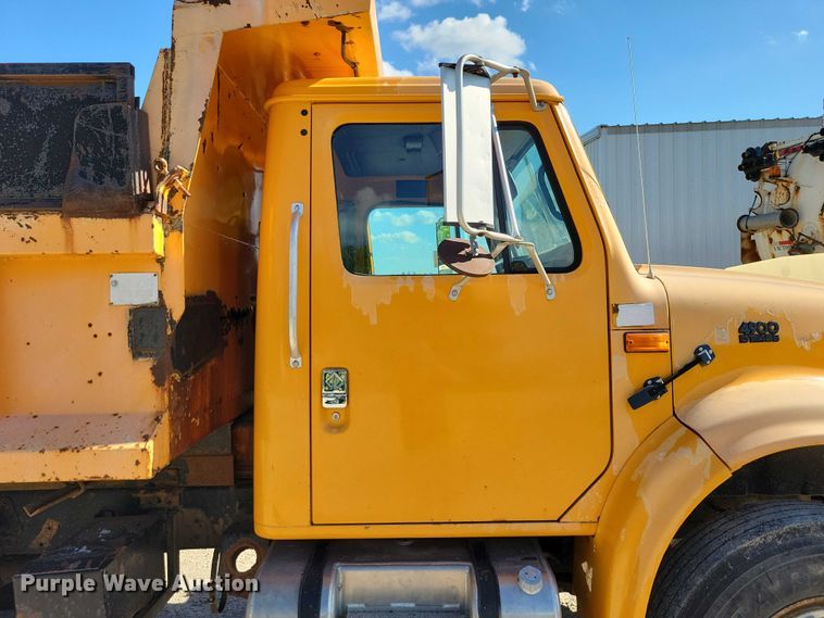 image for item DX7425 1996 International 4900 dump truck