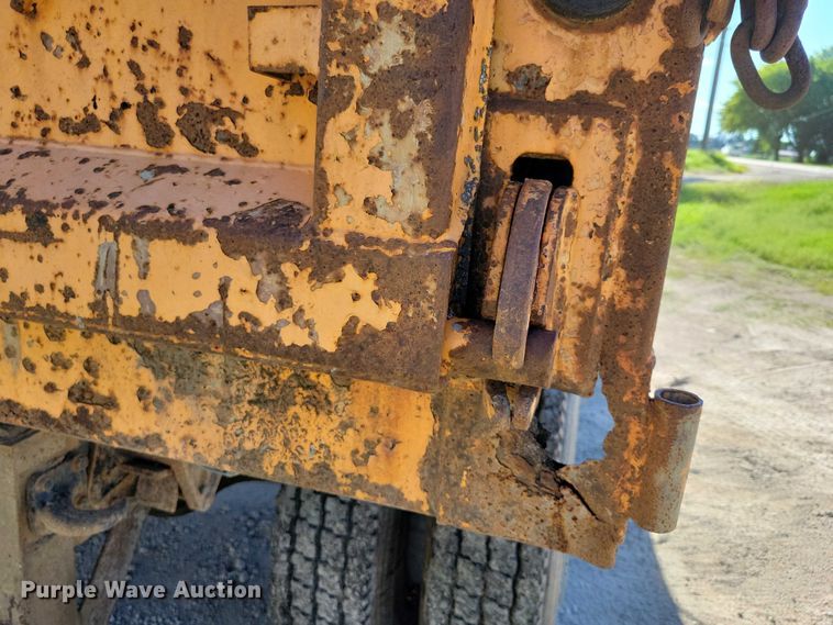 image for item DX7425 1996 International 4900 dump truck