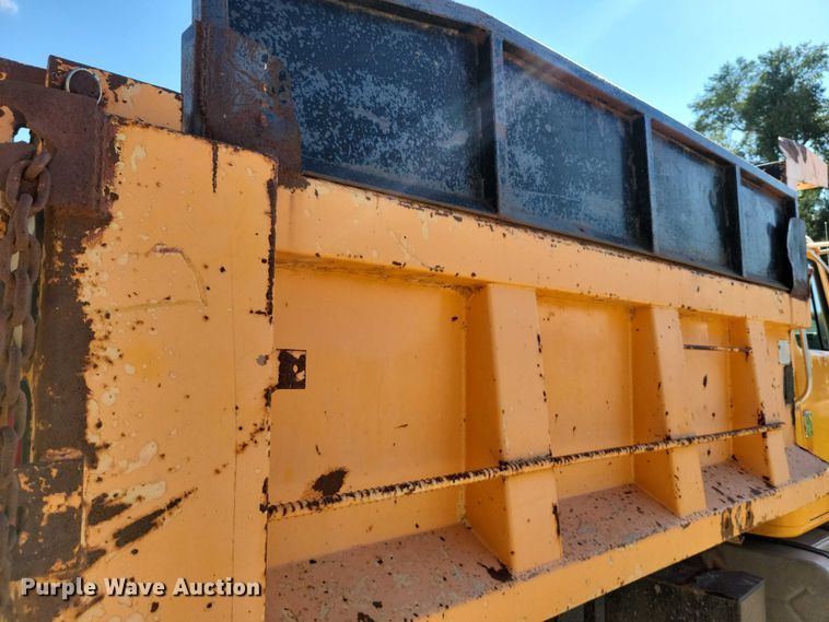 image for item DX7425 1996 International 4900 dump truck