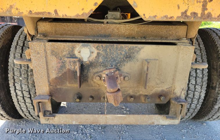 image for item DX7425 1996 International 4900 dump truck