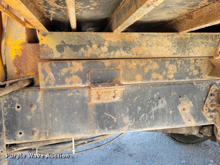 image for item DX7425 1996 International 4900 dump truck