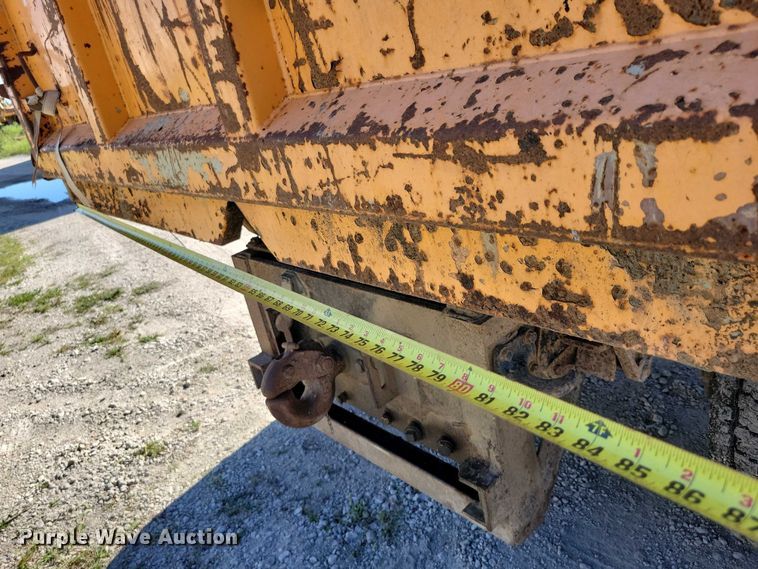 image for item DX7425 1996 International 4900 dump truck