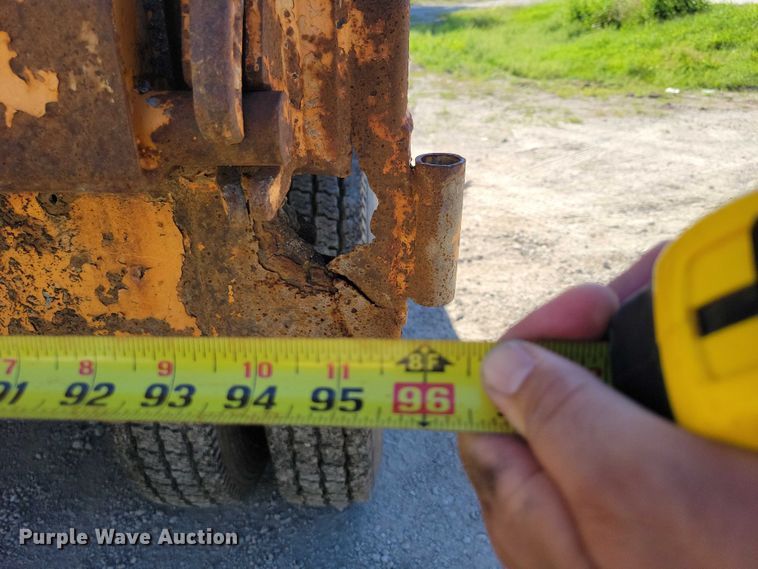 image for item DX7425 1996 International 4900 dump truck