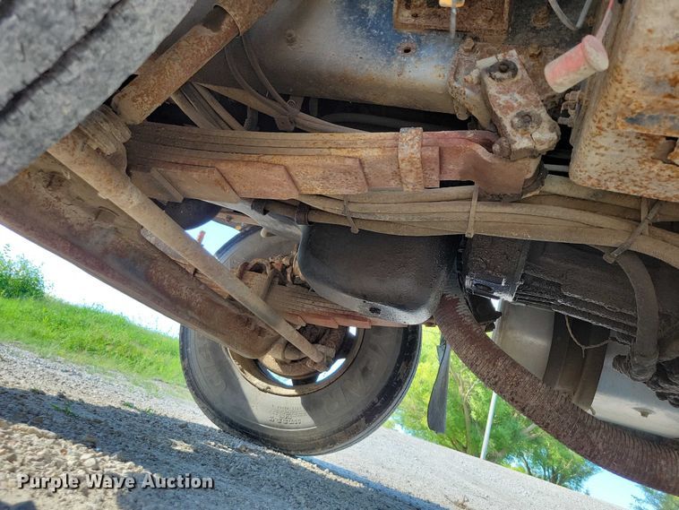 image for item DX7425 1996 International 4900 dump truck