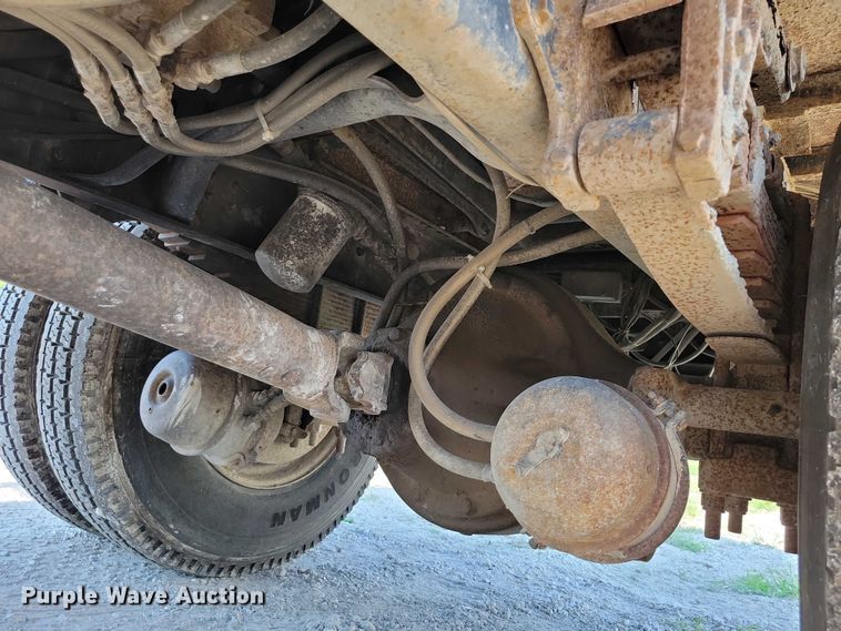 image for item DX7425 1996 International 4900 dump truck