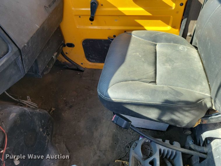 image for item DX7425 1996 International 4900 dump truck