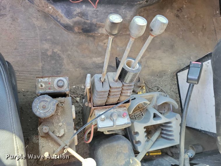 image for item DX7425 1996 International 4900 dump truck