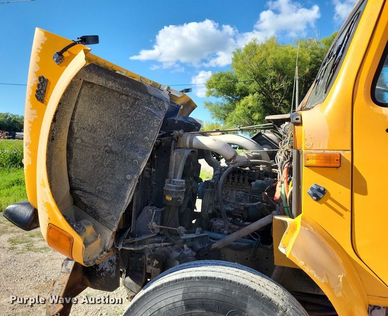 image for item DX7425 1996 International 4900 dump truck