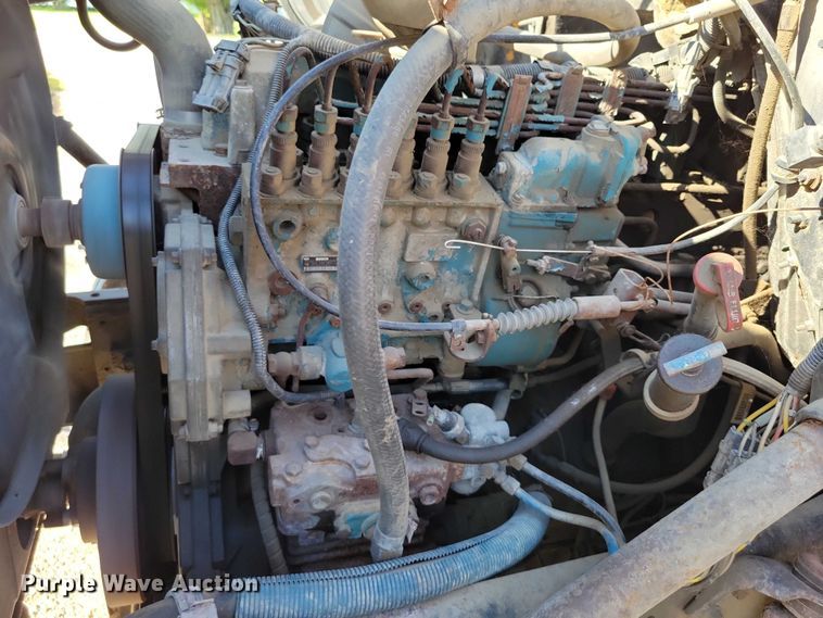 image for item DX7425 1996 International 4900 dump truck