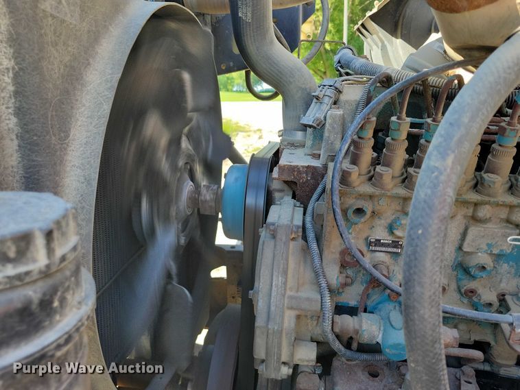 image for item DX7425 1996 International 4900 dump truck