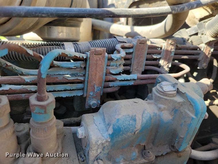 image for item DX7425 1996 International 4900 dump truck