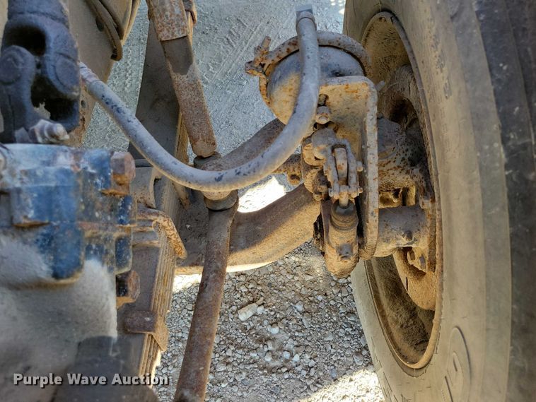 image for item DX7425 1996 International 4900 dump truck