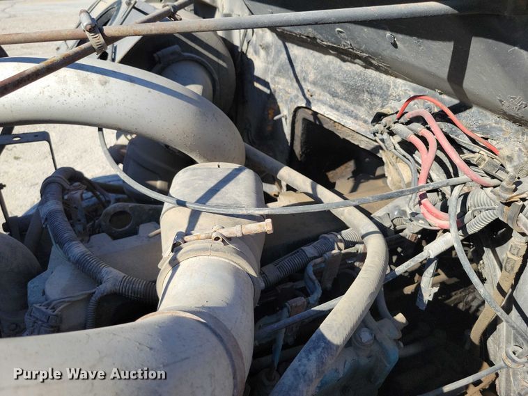 image for item DX7425 1996 International 4900 dump truck