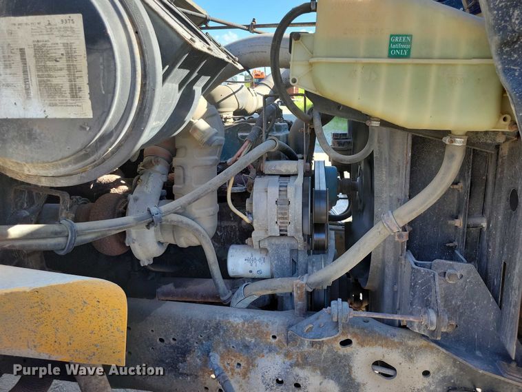 image for item DX7425 1996 International 4900 dump truck