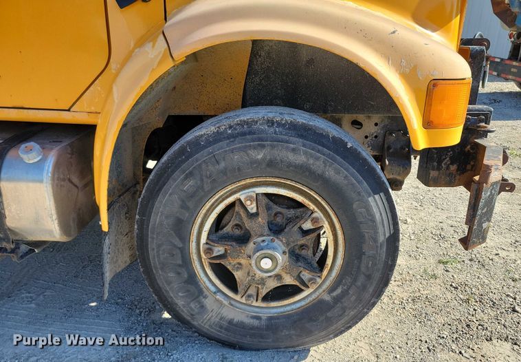 image for item DX7425 1996 International 4900 dump truck