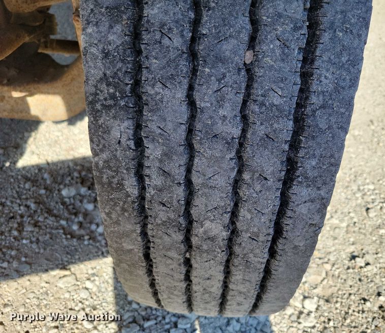 image for item DX7425 1996 International 4900 dump truck