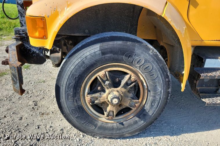 image for item DX7425 1996 International 4900 dump truck