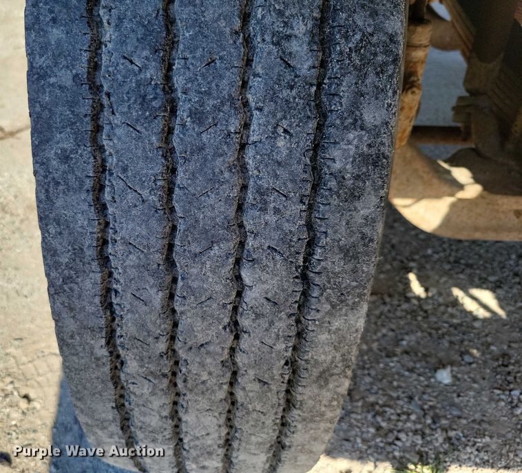 image for item DX7425 1996 International 4900 dump truck