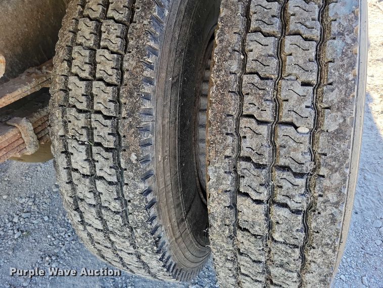 image for item DX7425 1996 International 4900 dump truck