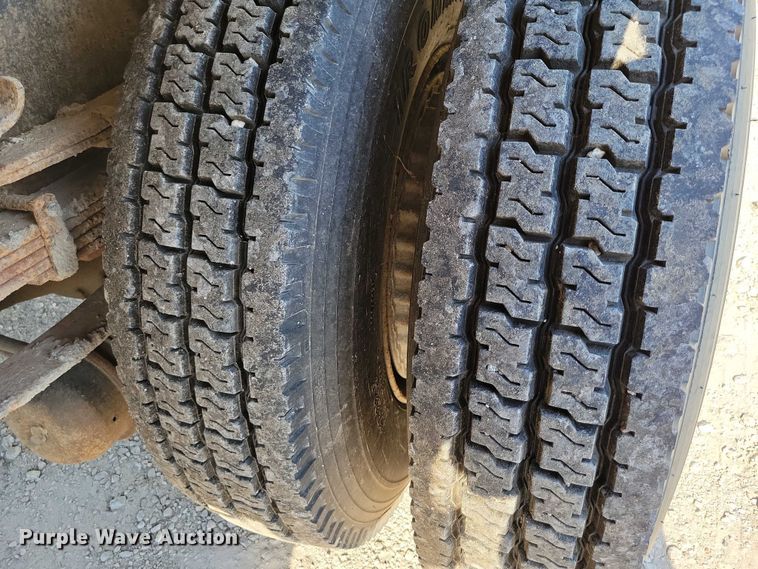 image for item DX7425 1996 International 4900 dump truck