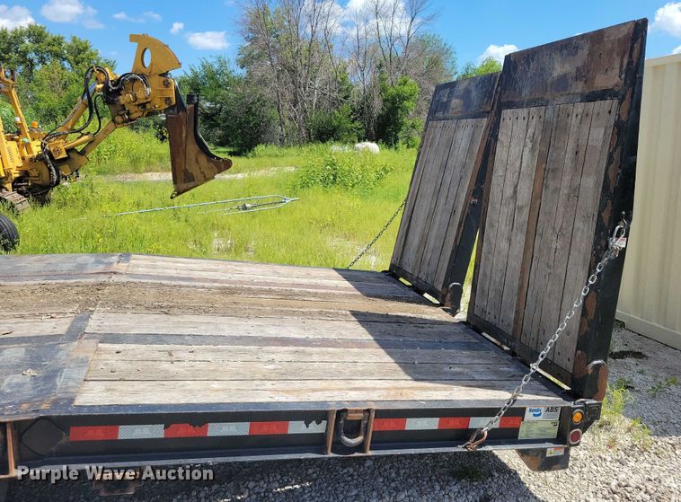 image for item DX7427 2017 B-B Trailers FB8X31TPT equipment trailer